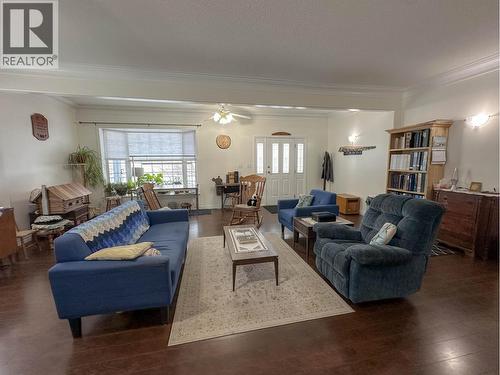 3525 Northside Road, Vanderhoof, BC - Indoor Photo Showing Living Room