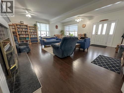 3525 Northside Road, Vanderhoof, BC - Indoor Photo Showing Living Room