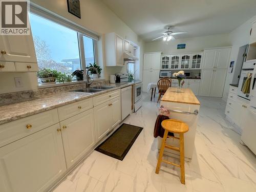 3525 Northside Road, Vanderhoof, BC - Indoor Photo Showing Kitchen With Double Sink
