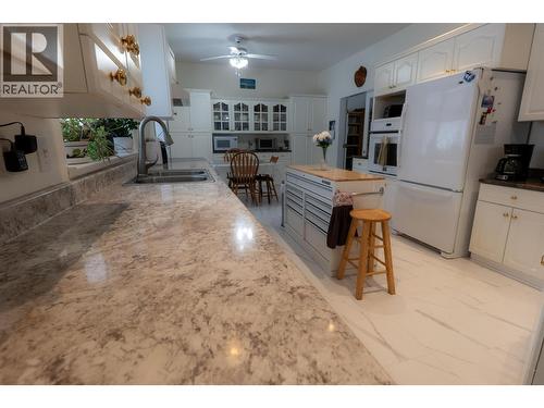 3525 Northside Road, Vanderhoof, BC - Indoor Photo Showing Kitchen