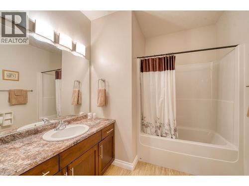 104 9803 117 Avenue, Fort St. John, BC - Indoor Photo Showing Bathroom