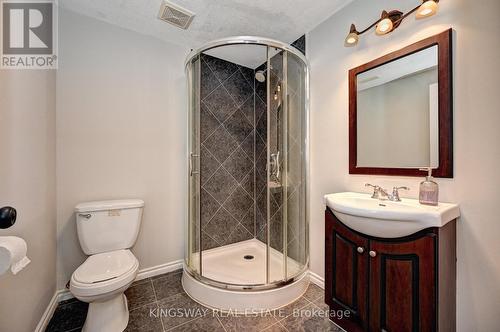 242 Doon Mills Drive, Kitchener, ON - Indoor Photo Showing Bathroom