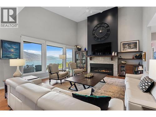 604 Clifton Road N, Kelowna, BC - Indoor Photo Showing Living Room With Fireplace