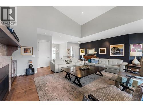 604 Clifton Road N, Kelowna, BC - Indoor Photo Showing Living Room With Fireplace