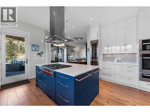 604 Clifton Road N, Kelowna, BC - Indoor Photo Showing Kitchen With Upgraded Kitchen