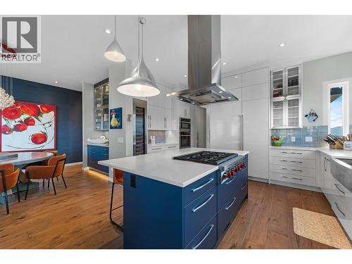 604 Clifton Road N, Kelowna, BC - Indoor Photo Showing Kitchen With Upgraded Kitchen
