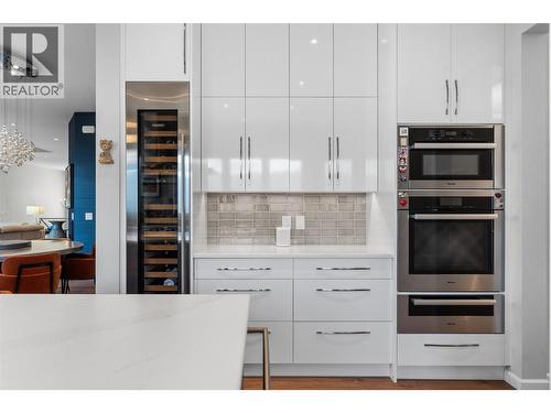 604 Clifton Road N, Kelowna, BC - Indoor Photo Showing Kitchen With Upgraded Kitchen