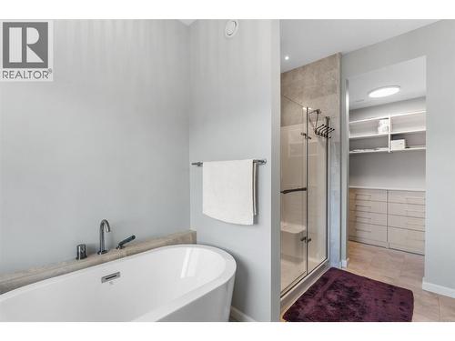 604 Clifton Road N, Kelowna, BC - Indoor Photo Showing Bathroom