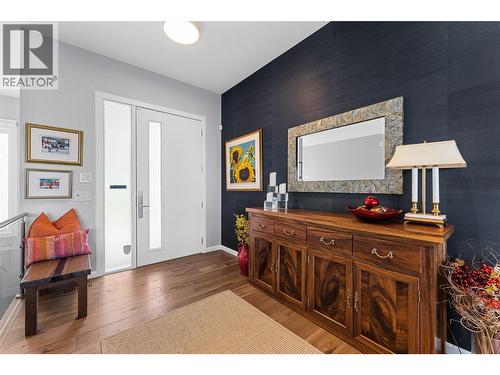 604 Clifton Road N, Kelowna, BC - Indoor