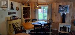 dining area. Table can accommodate 8 chairs - 