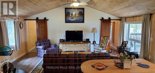 Living room - 168 Lakebreeze Road, Kawartha Lakes (Fenelon), ON - Indoor