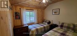 Twin beds - 