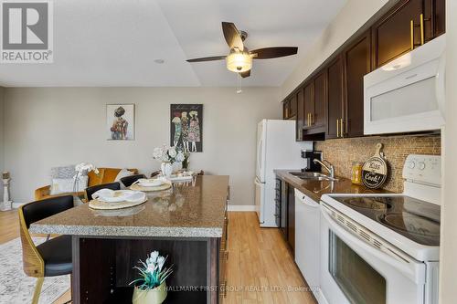 405 - 70 Town Centre Court, Toronto, ON - Indoor Photo Showing Kitchen