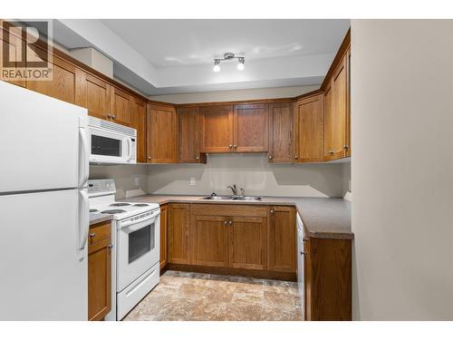 250 Hollywood Road S Unit# 119, Kelowna, BC - Indoor Photo Showing Kitchen With Double Sink