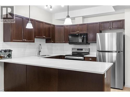 250 Hollywood Road S Unit# 119, Kelowna, BC - Indoor Photo Showing Kitchen With Upgraded Kitchen