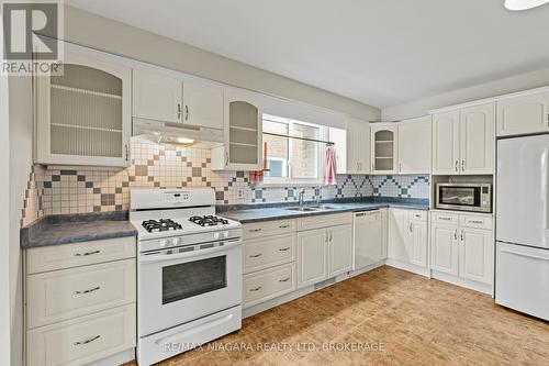 12 Hampton Court, Welland (Prince Charles), ON - Indoor Photo Showing Kitchen With Double Sink