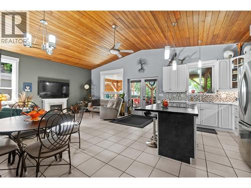 491 7 Street Se, Salmon Arm, BC - Indoor