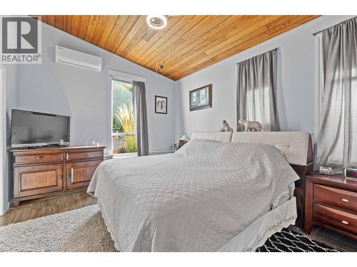 491 7 Street Se, Salmon Arm, BC - Indoor Photo Showing Bedroom