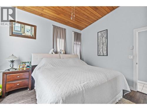 491 7 Street Se, Salmon Arm, BC - Indoor Photo Showing Bedroom