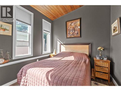 491 7 Street Se, Salmon Arm, BC - Indoor Photo Showing Bedroom