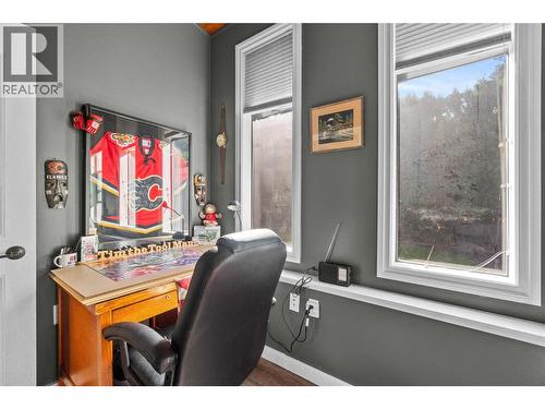 491 7 Street Se, Salmon Arm, BC - Indoor Photo Showing Office