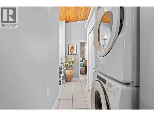 491 7 Street Se, Salmon Arm, BC - Indoor Photo Showing Laundry Room