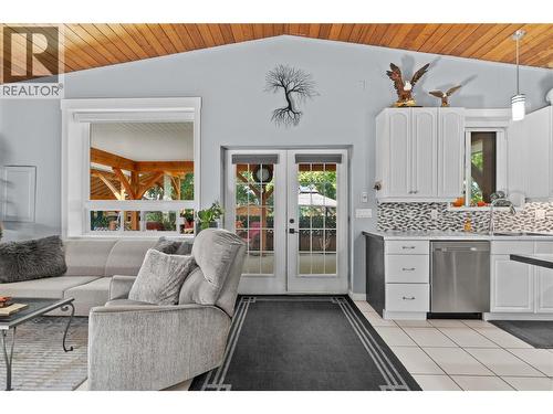 491 7 Street Se, Salmon Arm, BC - Indoor