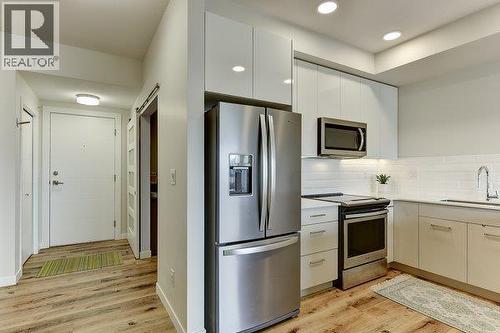 722 Valley Road Unit# 505, Kelowna, BC - Indoor Photo Showing Kitchen With Upgraded Kitchen