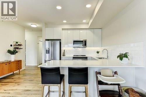 722 Valley Road Unit# 505, Kelowna, BC - Indoor Photo Showing Kitchen With Upgraded Kitchen