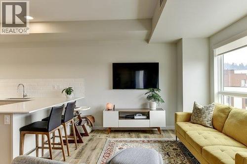 722 Valley Road Unit# 505, Kelowna, BC - Indoor Photo Showing Living Room
