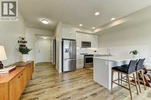 722 Valley Road Unit# 505, Kelowna, BC - Indoor Photo Showing Kitchen With Upgraded Kitchen