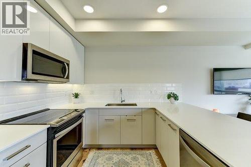 722 Valley Road Unit# 505, Kelowna, BC - Indoor Photo Showing Kitchen With Upgraded Kitchen