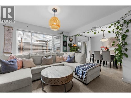 2003 Montego Street, West Kelowna, BC - Indoor Photo Showing Living Room