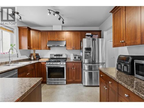 2003 Montego Street, West Kelowna, BC - Indoor Photo Showing Kitchen With Double Sink