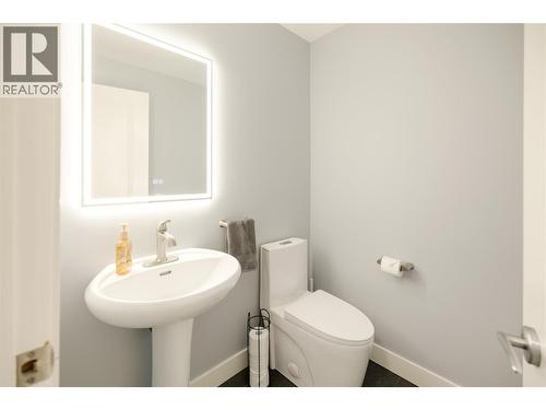 2901 Abbott Street Unit# 116, Kelowna, BC - Indoor Photo Showing Bathroom