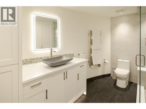 2901 Abbott Street Unit# 116, Kelowna, BC - Indoor Photo Showing Bathroom
