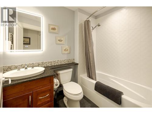 2901 Abbott Street Unit# 116, Kelowna, BC - Indoor Photo Showing Bathroom