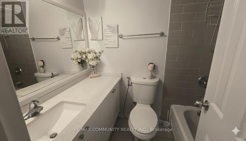 907 - 260 Davis Drive, Newmarket, ON - Indoor Photo Showing Bathroom