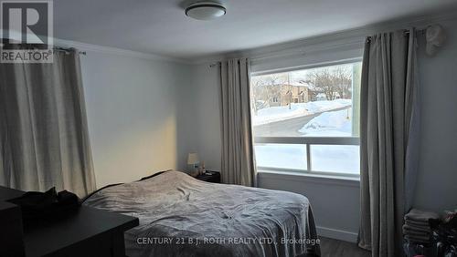 121 Cumberland Street, Barrie, ON - Indoor Photo Showing Bedroom