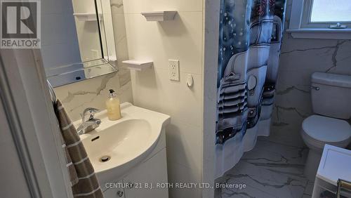 121 Cumberland Street, Barrie, ON - Indoor Photo Showing Bathroom