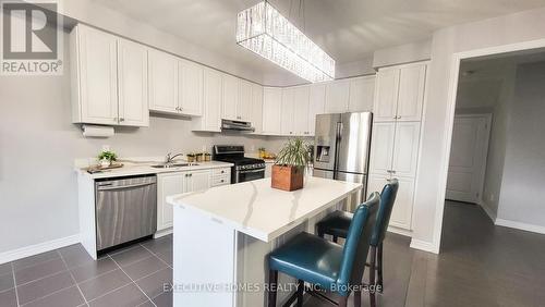 7 Spokanne Street, Brampton, ON - Indoor Photo Showing Kitchen With Double Sink With Upgraded Kitchen