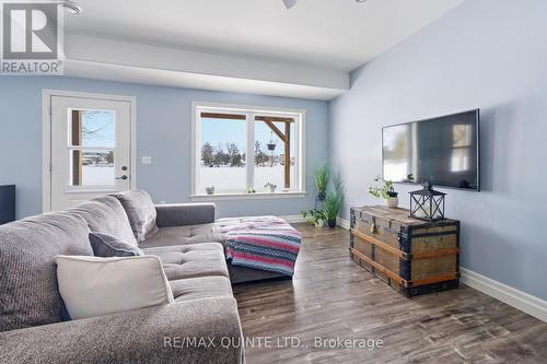75 John Meyers Road, Quinte West (Sidney Ward), ON - Indoor Photo Showing Living Room