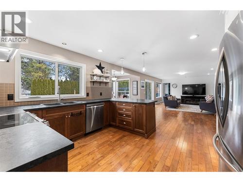 774 Varney Court, Kelowna, BC - Indoor Photo Showing Kitchen With Upgraded Kitchen