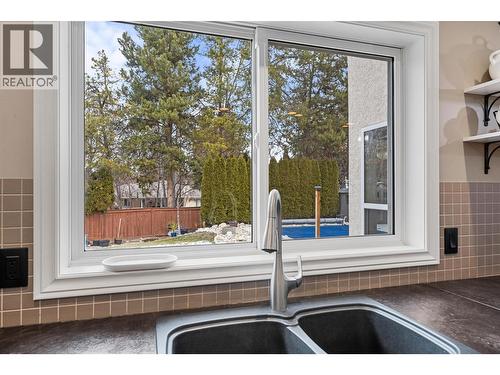 774 Varney Court, Kelowna, BC - Indoor Photo Showing Kitchen With Double Sink