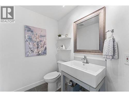 774 Varney Court, Kelowna, BC - Indoor Photo Showing Bathroom
