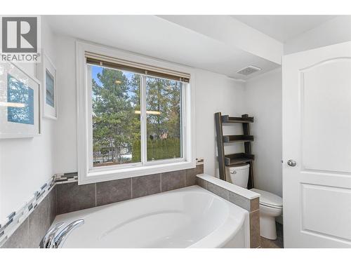 774 Varney Court, Kelowna, BC - Indoor Photo Showing Bathroom