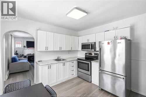 3396 Woodward Boulevard, Windsor, ON - Indoor Photo Showing Kitchen