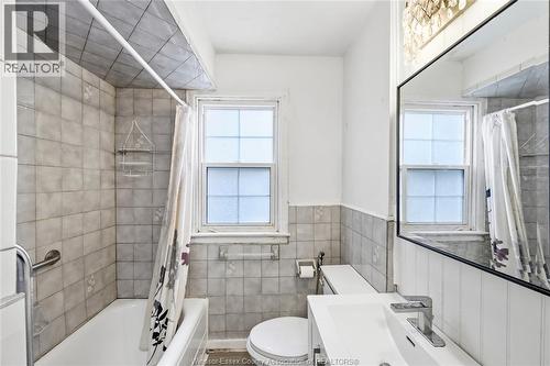 3396 Woodward Boulevard, Windsor, ON - Indoor Photo Showing Bathroom