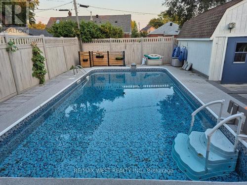892 Sixth Street, Mississauga, ON - Outdoor With In Ground Pool