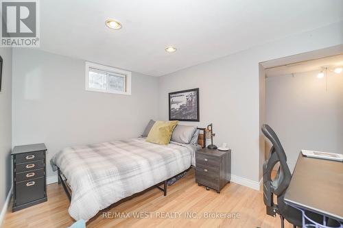892 Sixth Street, Mississauga, ON - Indoor Photo Showing Bedroom